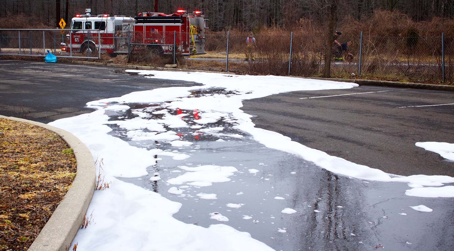 Brandvelsesplads med PFAS-skum